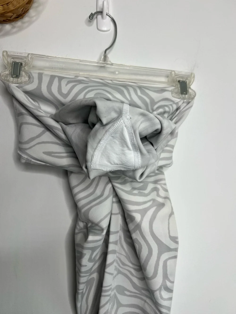 Alo Yoga Airbrush cropped workout leggings Size Small